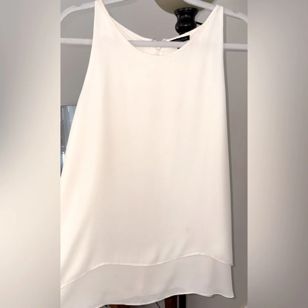 Sleeveless white blouse. Chiffon Layered bottom and longer back. Large - Picture 10 of 13